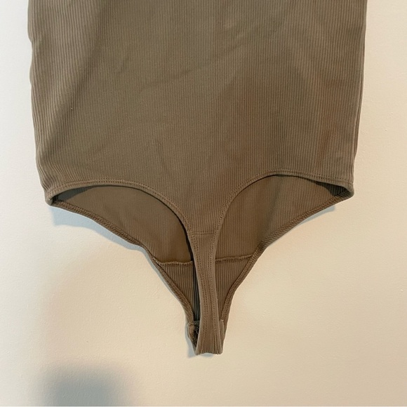 Abercrombie Seamless Rib Fabric Scoopneck Bodysuit Green Small - Picture 10 of 11